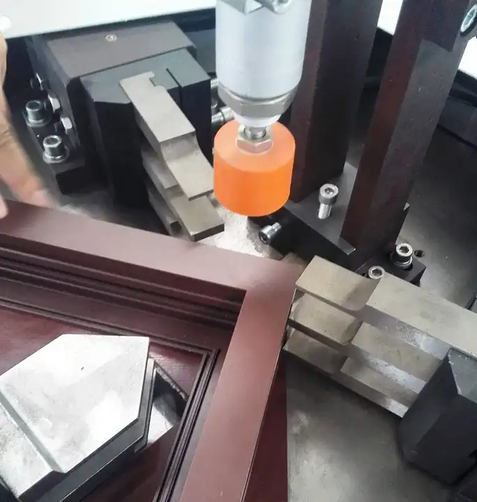 corner-crimping-machine-door-window
